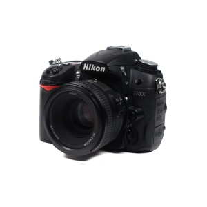 Used Nikon D7000 + 50mm F1.8 Lens